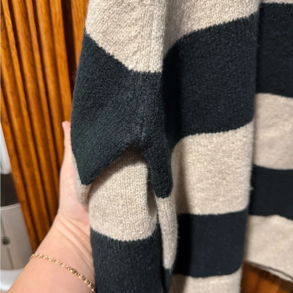 Abercrombie & Fitch Black and Cream Striped Madeline Crewneck Sweater - Picture 5 of 8